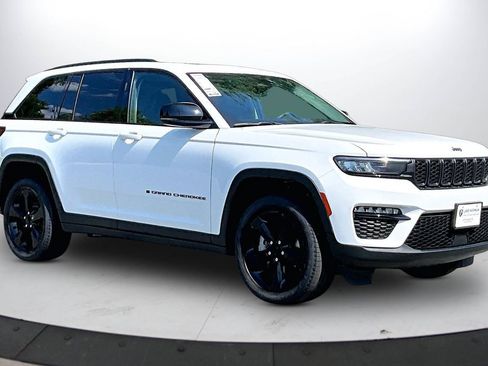 Used 2023 Jeep Grand Cherokee Limited w/ Black Appearance Package AWD/4WD image 2