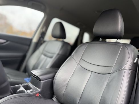 Used 2020 Nissan Rogue SL image 16