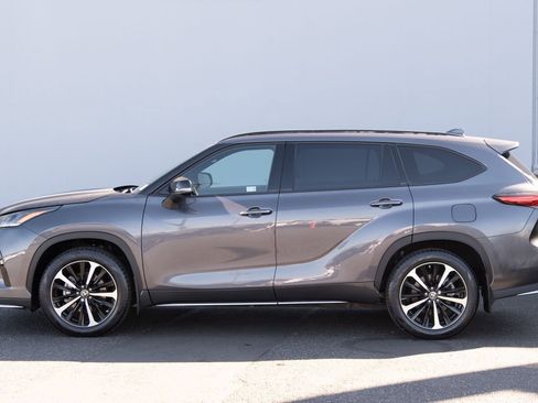Used 2022 Toyota Highlander XSE image 28