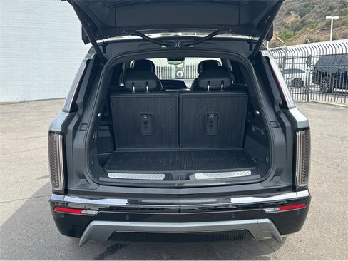 New 2026 Cadillac Vistiq Sport w/ LPO, Floor Liner Package image 31