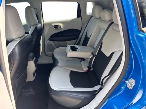 Used 2019 Jeep Compass Latitude w/ Popular Equipment Group FWD image 14