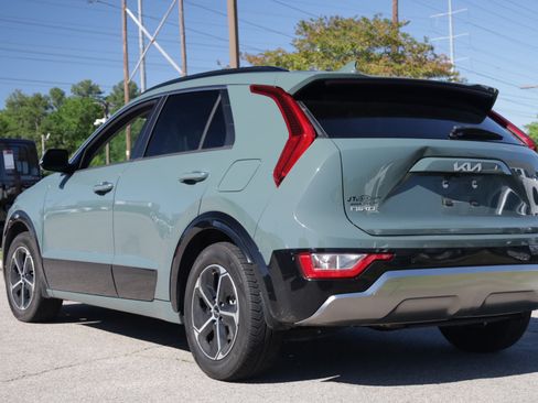 Used 2023 Kia Niro FWD image 3