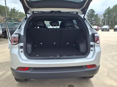 New 2026 Jeep Compass Latitude image 15