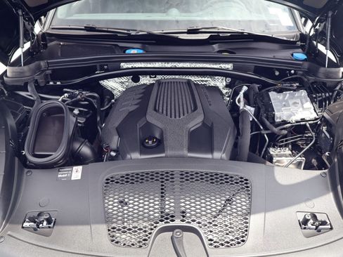 Certified 2026 Porsche Macan AWD/4WD image 26