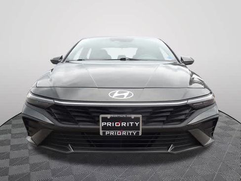 Used 2024 Hyundai Elantra SEL FWD image 5