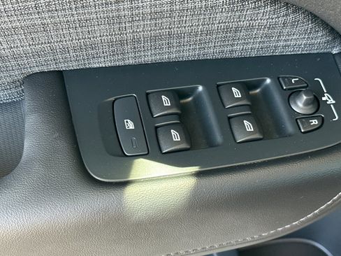 Certified 2025 Volvo XC60 B5 Core w/ Climate Package PRO image 12