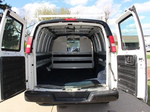 Used 2018 Chevrolet Express 2500 RWD image 24