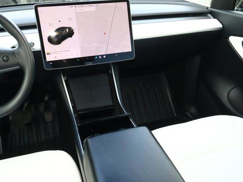 Used 2021 Tesla Model Y Long Range image 11