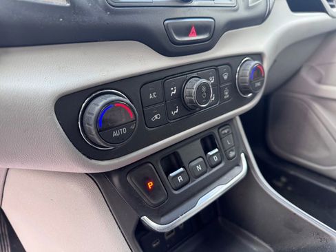 Used 2018 GMC Terrain SLE w/ Driver Convenience Package FWD image 26