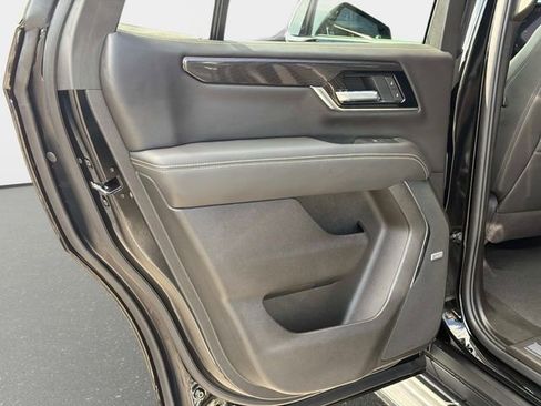 Used 2025 GMC Yukon Elevation image 11