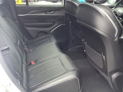 Used 2023 Jeep Grand Cherokee Overland w/ Luxury Tech Group IV image 19