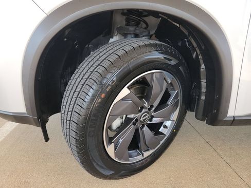 Used 2025 Nissan Rogue SV FWD image 31