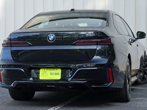Used 2026 BMW 740i RWD image 5