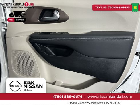 Used 2023 Chrysler Voyager LX image 35