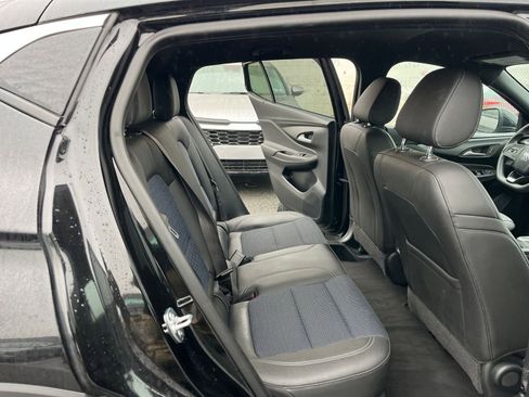 Used 2025 Buick Envista Preferred image 25