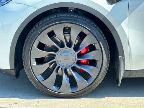 Used 2023 Tesla Model Y Performance AWD/4WD image 27