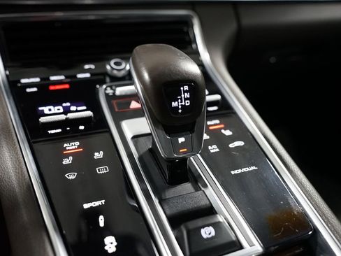 Used 2018 Porsche Panamera image 24