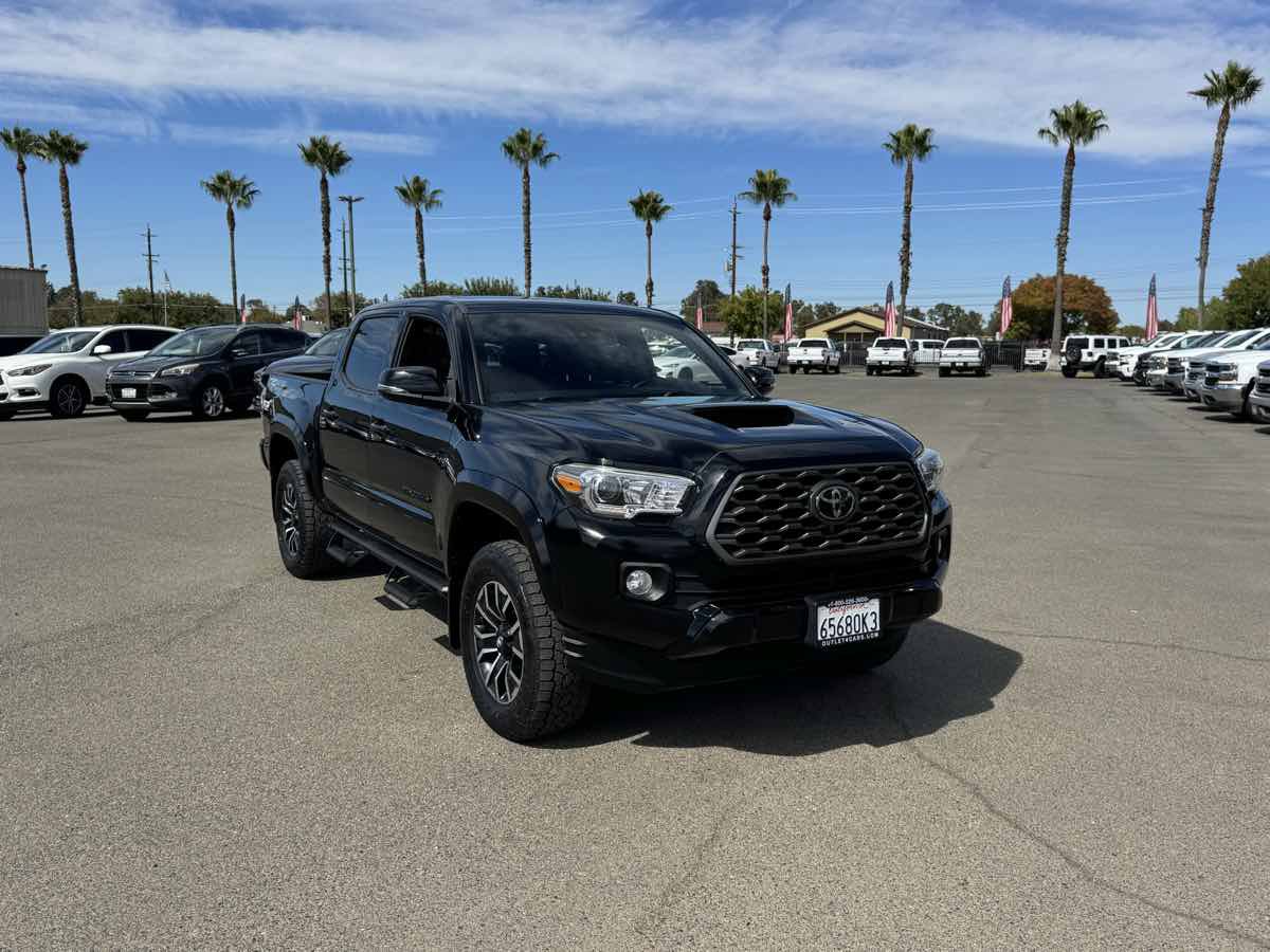 Used 2022 Toyota Tacoma TRD Sport w/ TRD Premium Sport Package AWD/4WD image 3