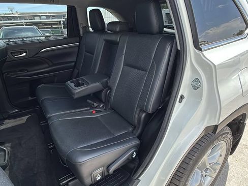 Used 2018 Toyota Highlander Limited Platinum AWD/4WD image 27