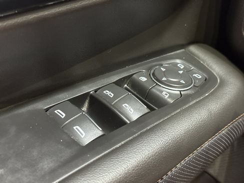 Used 2025 Chevrolet Suburban High Country AWD/4WD image 37