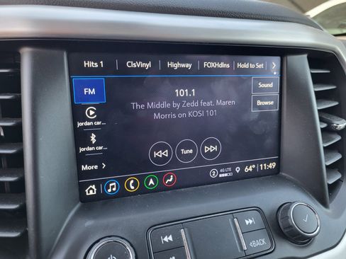 Used 2023 GMC Acadia SLT w/ Technology Package image 15