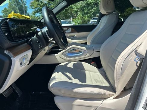 Used 2025 Mercedes-Benz GLS 580 4MATIC image 16
