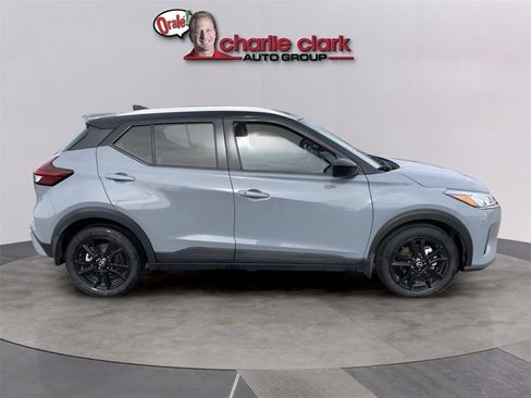 Used 2023 Nissan Kicks SV image 7