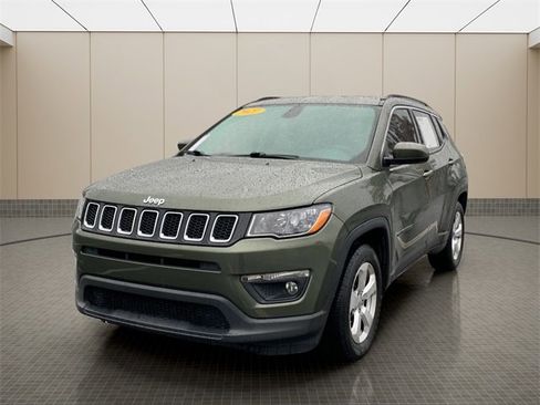 Used 2021 Jeep Compass Latitude image 1