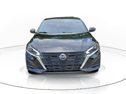 Used 2023 Nissan Altima 2.5 SV w/ SV Premium Package FWD image 2