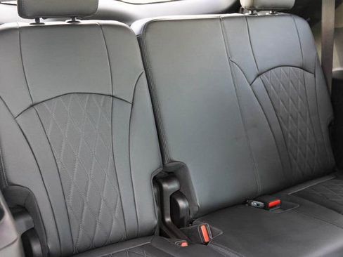 Used 2022 Buick Enclave Avenir w/ Avenir Technology Package image 22