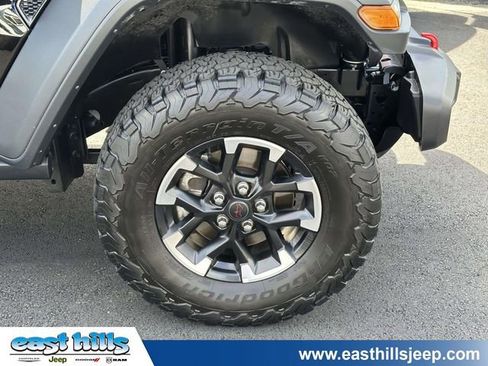 Certified 2025 Jeep Wrangler Unlimited Rubicon AWD/4WD image 10