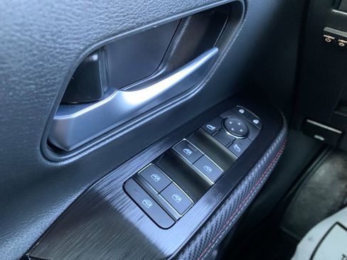 Used 2025 Nissan Kicks SR w/ SR Premium Package FWD image 23