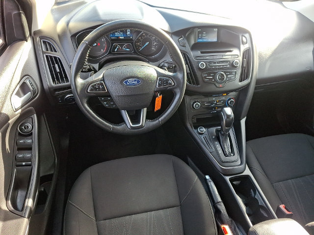Used 2016 Ford Focus SE w/ SE Sport Package FWD image 2