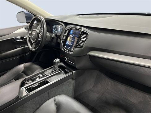 Used 2022 Volvo XC90 T5 Momentum w/ Advanced Package image 9