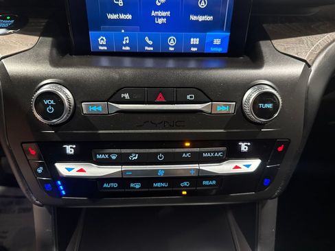 Used 2020 Ford Explorer Platinum w/ Premium Technology Package AWD/4WD image 36