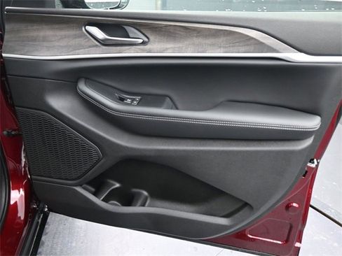 New 2025 Jeep Grand Cherokee L Limited image 34