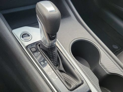 Used 2025 Nissan Altima 2.5 SV FWD image 32