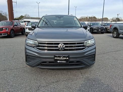 Used 2023 Volkswagen Tiguan SE image 2