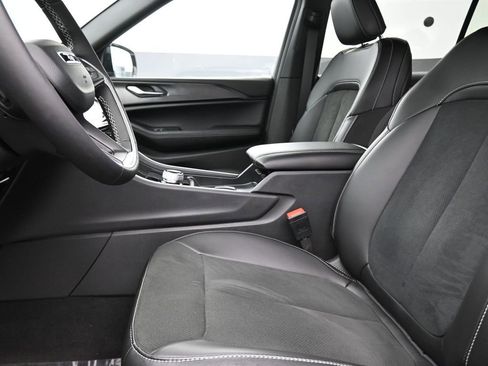 New 2025 Jeep Grand Cherokee L Altitude image 13