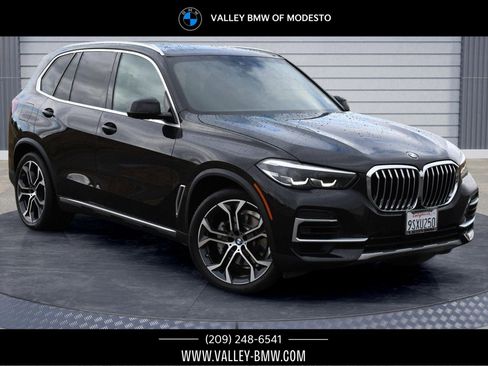 Used 2022 BMW X5 xDrive40i w/ Premium Package image 1