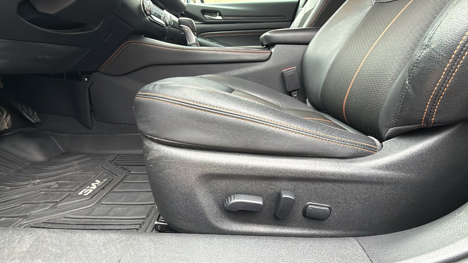 Used 2022 Nissan Altima 2.5 SR w/ Midnight Edition Package FWD image 9