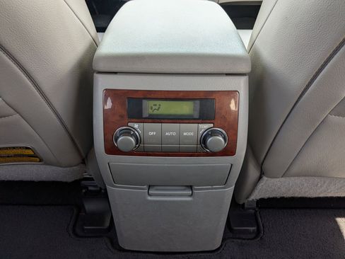 Used 2013 Toyota Highlander Limited AWD/4WD image 27