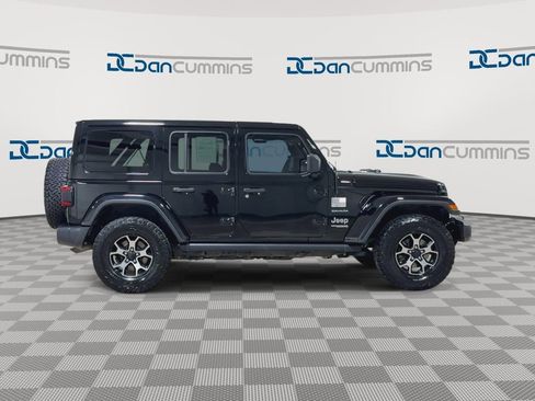 Used 2020 Jeep Wrangler Unlimited Sahara image 9