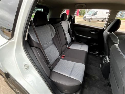 Certified 2023 Nissan Rogue SV FWD image 18