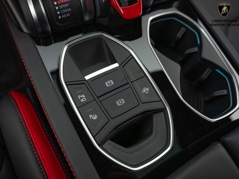 Used 2024 Lamborghini Urus S image 34