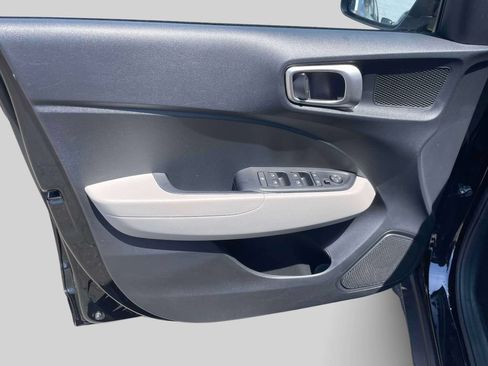 Used 2023 Hyundai Venue SEL FWD image 14