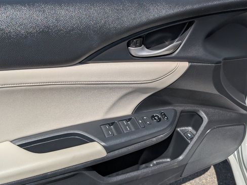 Used 2019 Honda Insight Touring image 14