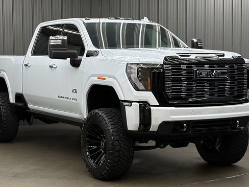 Used 2026 GMC Sierra 3500 Denali Ultimate AWD/4WD image 7