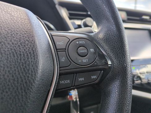 Used 2018 Toyota Camry LE image 20