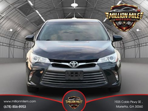 Used 2015 Toyota Camry LE FWD image 5